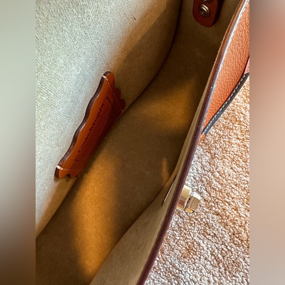 Wavy Dinky In Coachtopia Leather With Upcrafted Scrap Binding - Picture 8 of 13